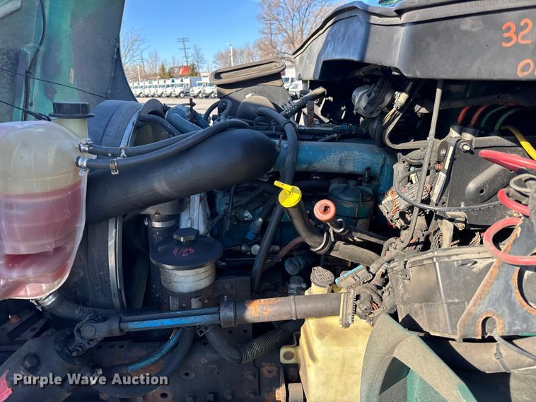 image for item EF2306 2006 International 4300 box truck