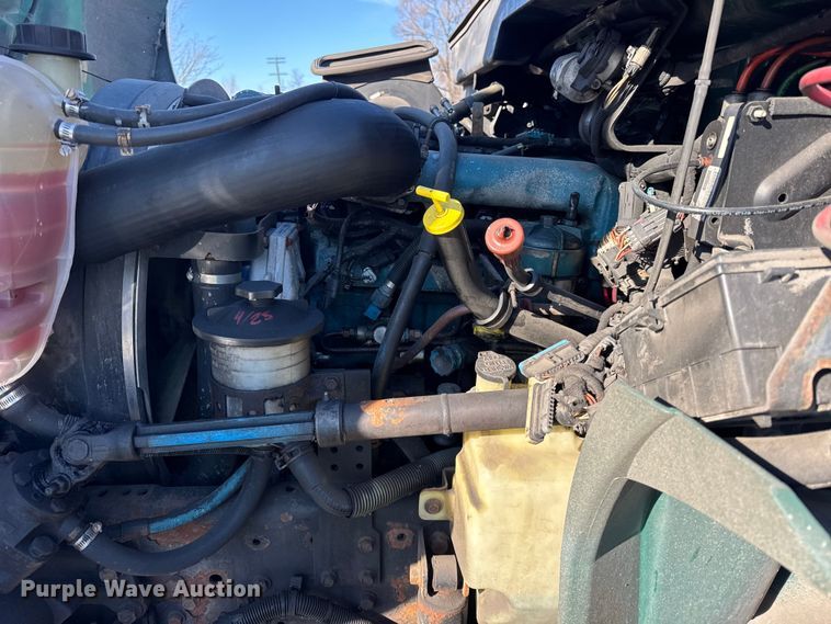 image for item EF2306 2006 International 4300 box truck