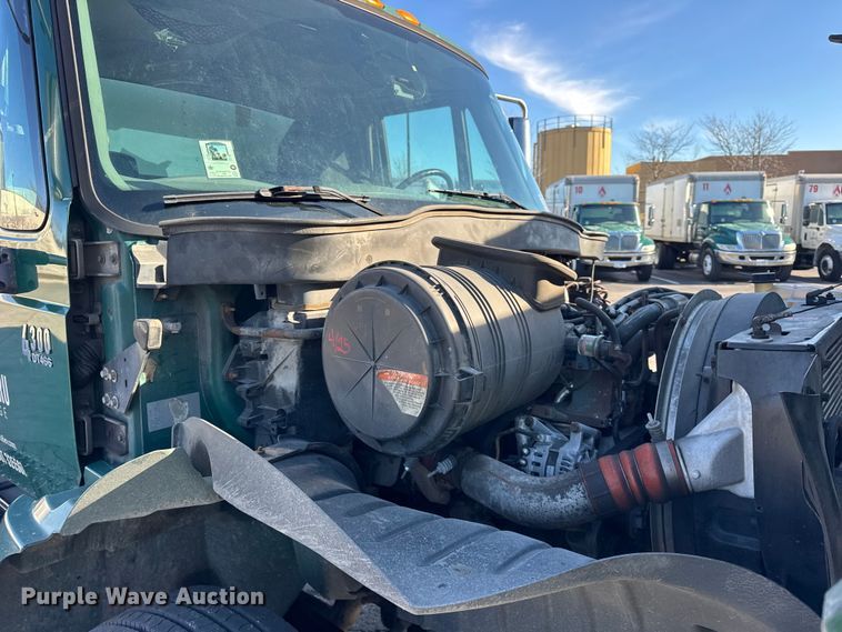 image for item EF2306 2006 International 4300 box truck