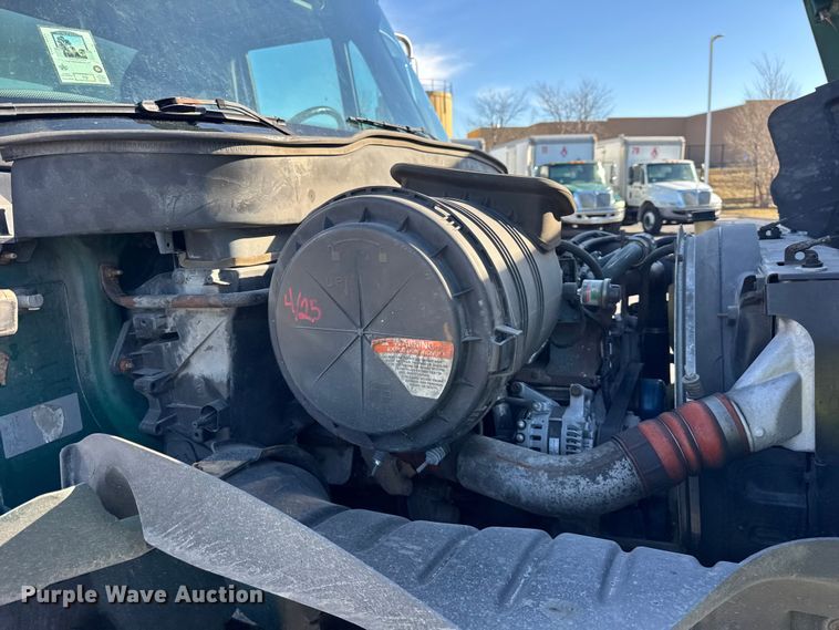 image for item EF2306 2006 International 4300 box truck