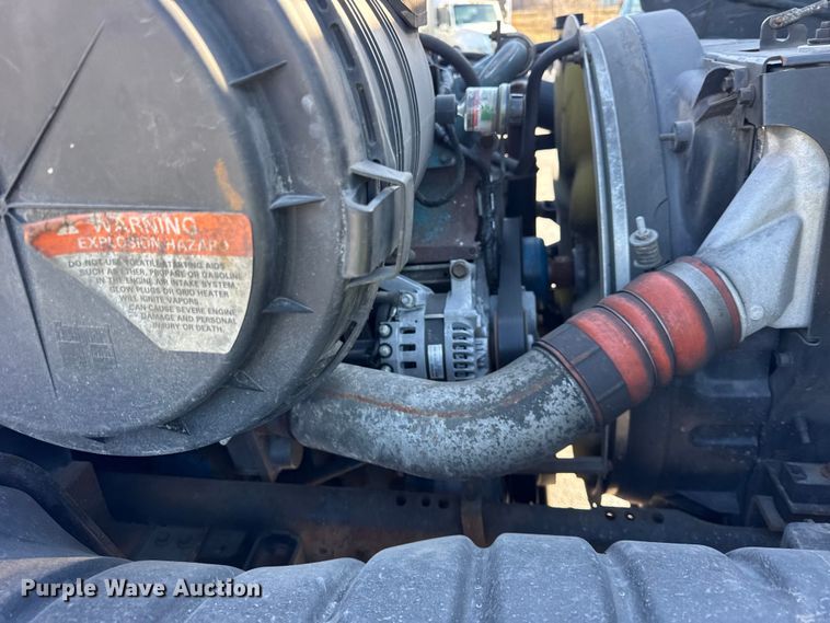 image for item EF2306 2006 International 4300 box truck