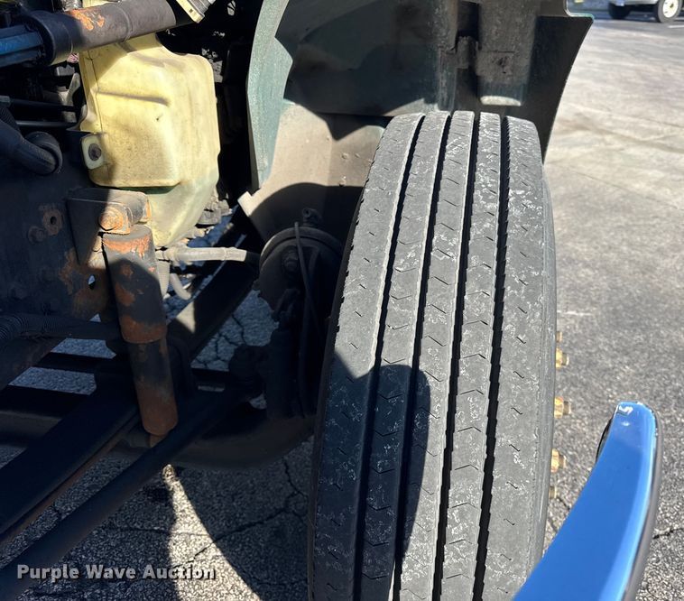 image for item EF2306 2006 International 4300 box truck