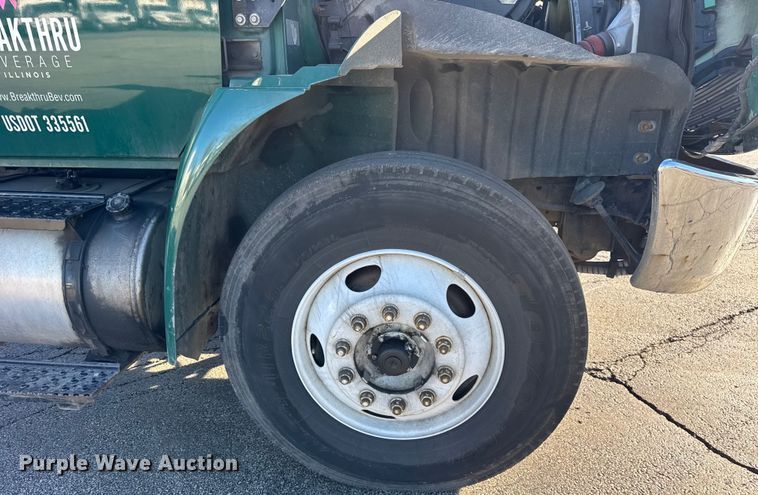 image for item EF2306 2006 International 4300 box truck