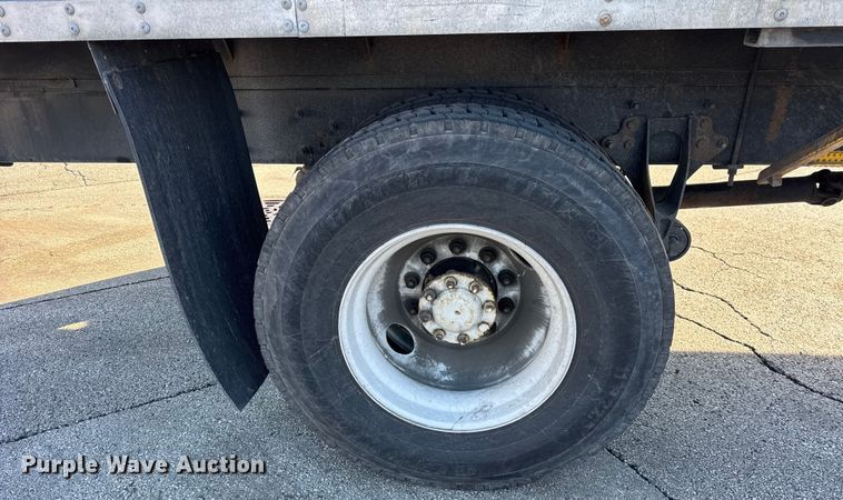 image for item EF2306 2006 International 4300 box truck