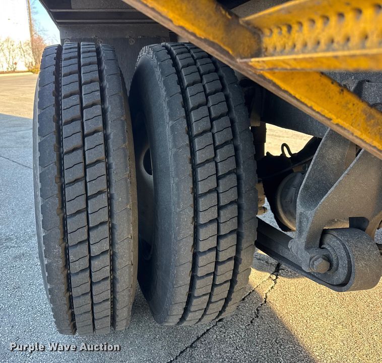 image for item EF2306 2006 International 4300 box truck