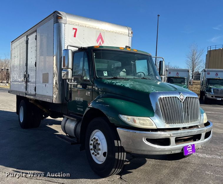 image for item EF2307 2006 International 4300 box truck