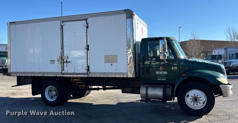image for item EF2307 2006 International 4300 box truck