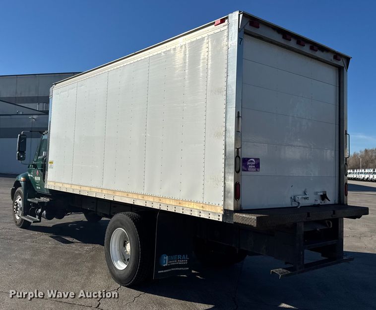 image for item EF2307 2006 International 4300 box truck