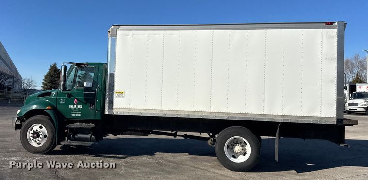 image for item EF2307 2006 International 4300 box truck