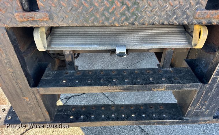 image for item EF2307 2006 International 4300 box truck