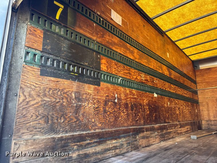 image for item EF2307 2006 International 4300 box truck