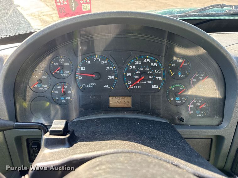 image for item EF2307 2006 International 4300 box truck