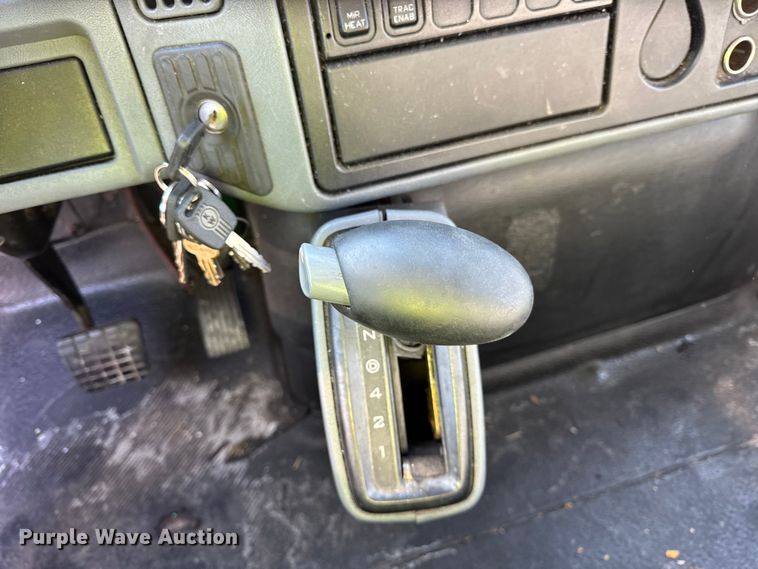 image for item EF2307 2006 International 4300 box truck