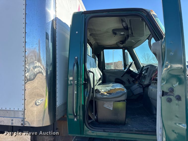 image for item EF2307 2006 International 4300 box truck