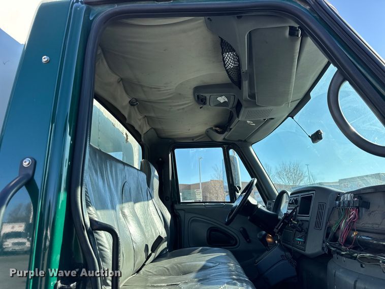 image for item EF2307 2006 International 4300 box truck