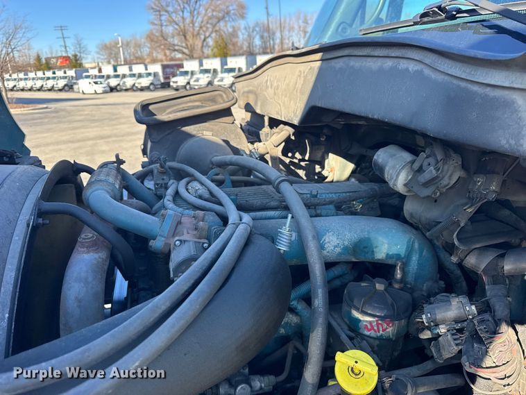 image for item EF2307 2006 International 4300 box truck