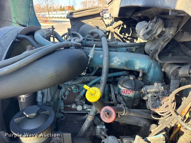 image for item EF2307 2006 International 4300 box truck