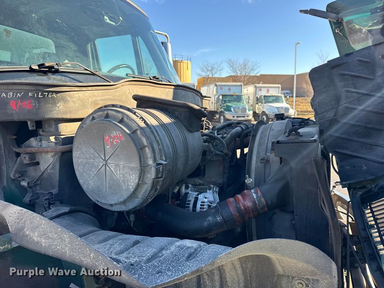 image for item EF2307 2006 International 4300 box truck