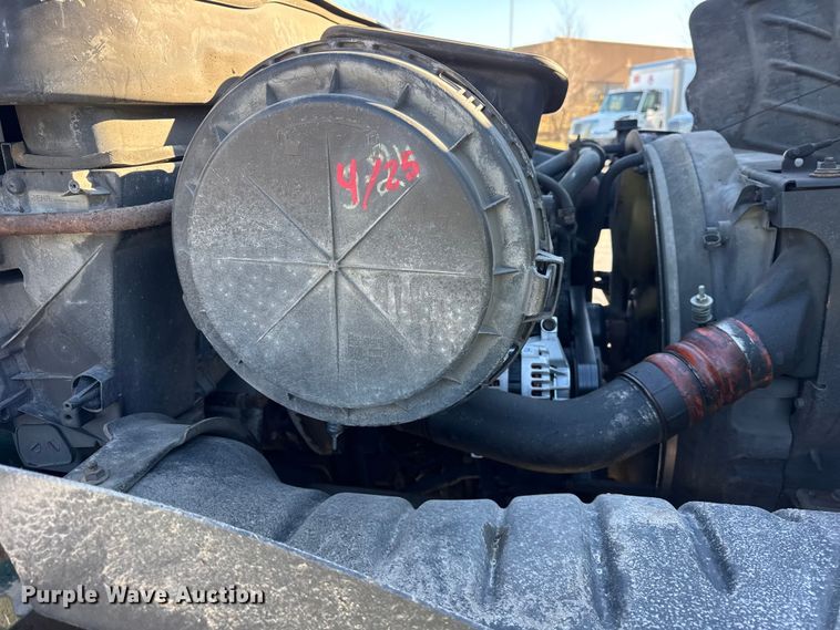 image for item EF2307 2006 International 4300 box truck