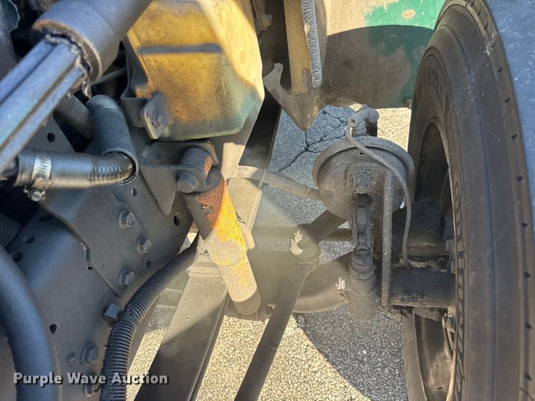 image for item EF2307 2006 International 4300 box truck