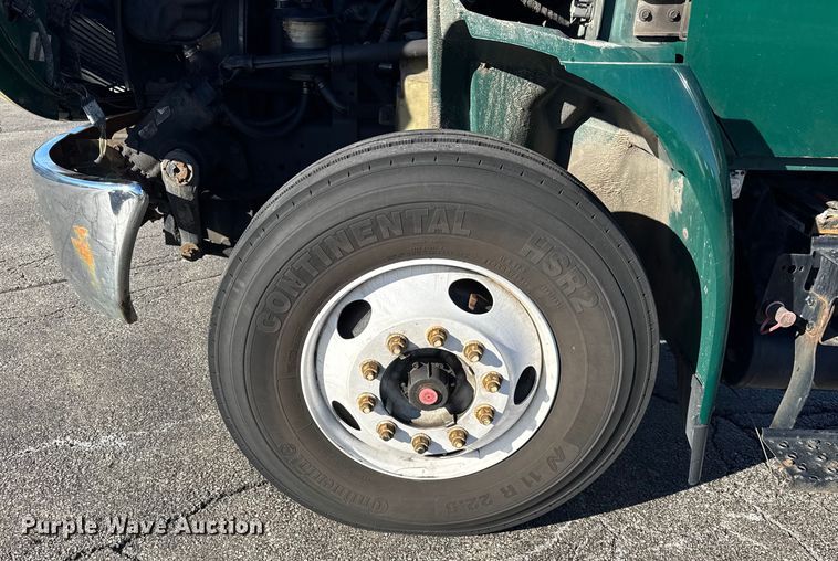 image for item EF2307 2006 International 4300 box truck