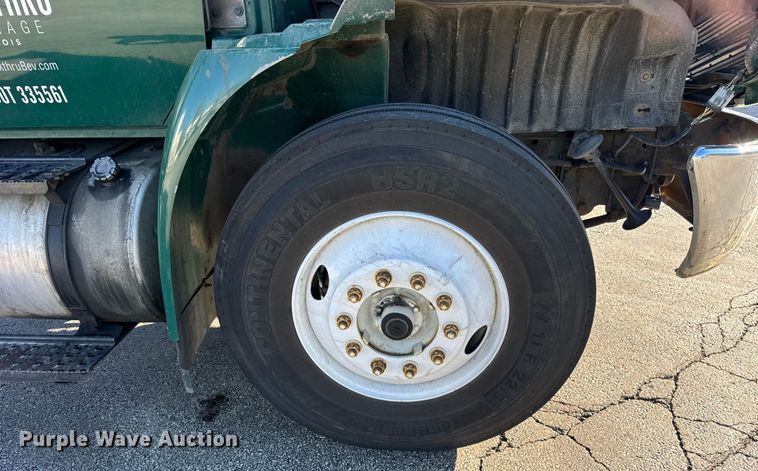 image for item EF2307 2006 International 4300 box truck