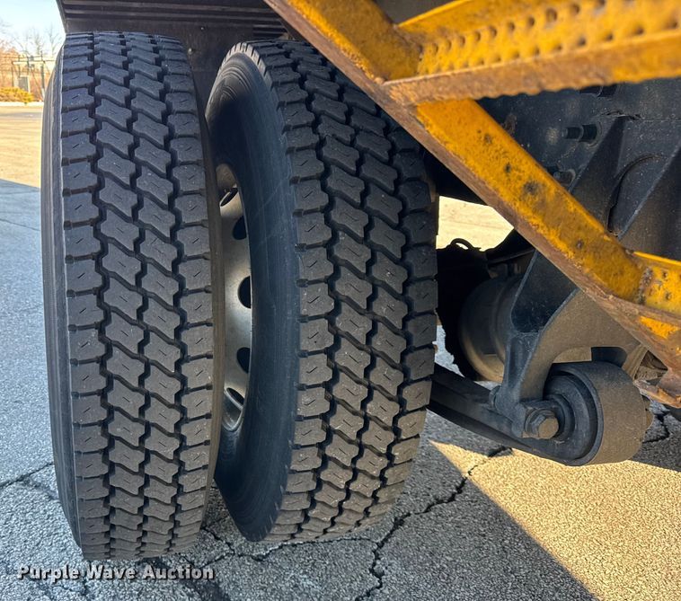 image for item EF2307 2006 International 4300 box truck