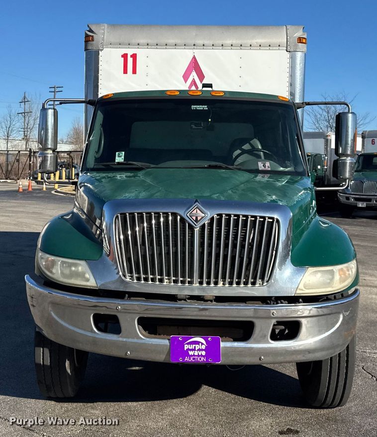 image for item EF2309 2006 International 4300 box truck