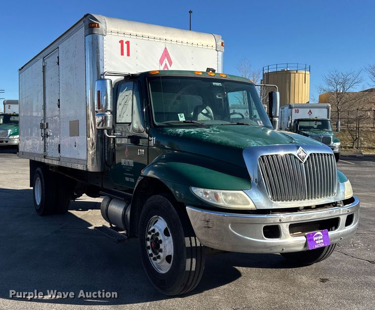 image for item EF2309 2006 International 4300 box truck