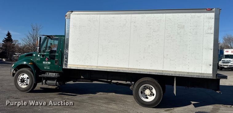 image for item EF2309 2006 International 4300 box truck