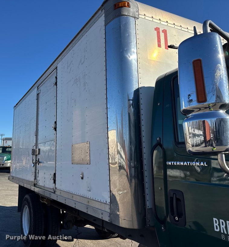 image for item EF2309 2006 International 4300 box truck