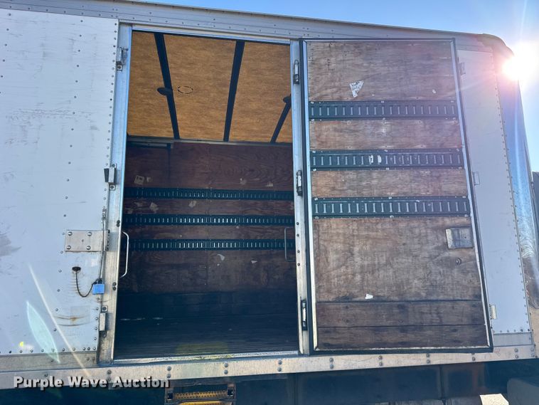 image for item EF2309 2006 International 4300 box truck