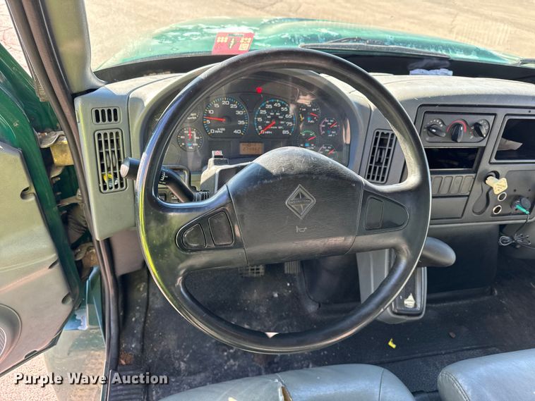 image for item EF2309 2006 International 4300 box truck