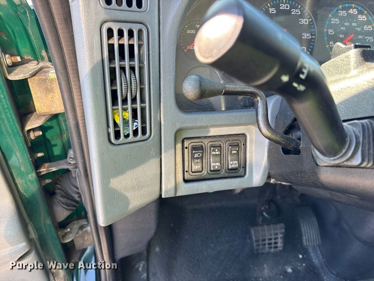 image for item EF2309 2006 International 4300 box truck