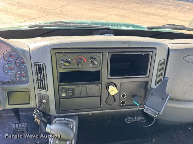 image for item EF2309 2006 International 4300 box truck