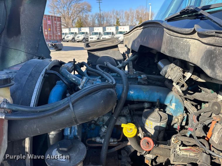 image for item EF2309 2006 International 4300 box truck