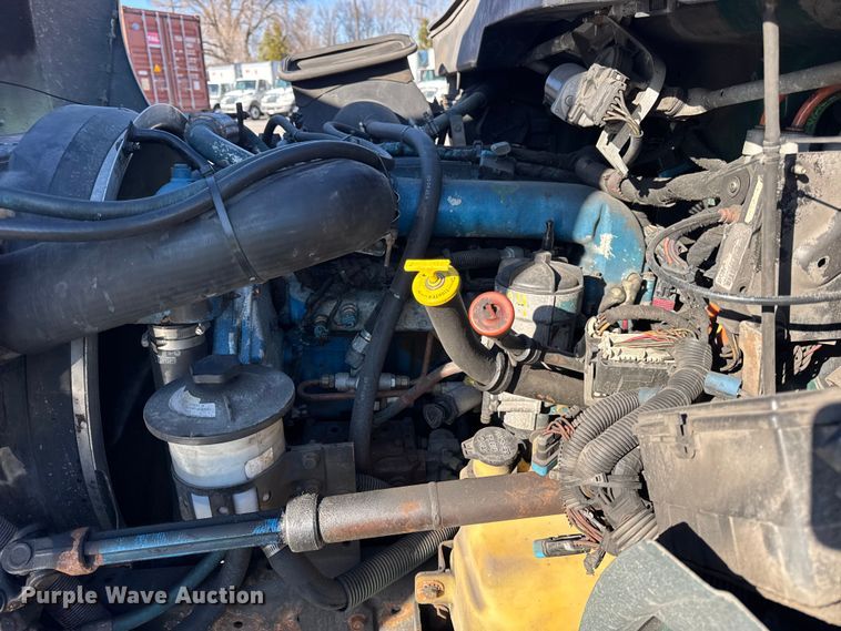 image for item EF2309 2006 International 4300 box truck