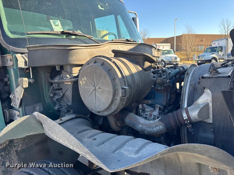 image for item EF2309 2006 International 4300 box truck