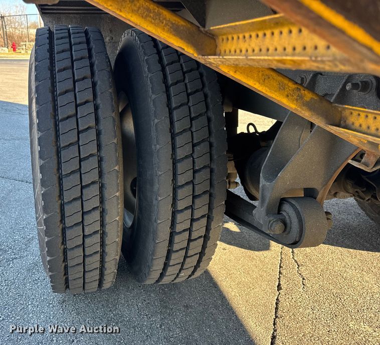 image for item EF2309 2006 International 4300 box truck