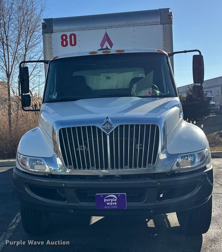 image for item EF2311 2005 International 4300 box truck