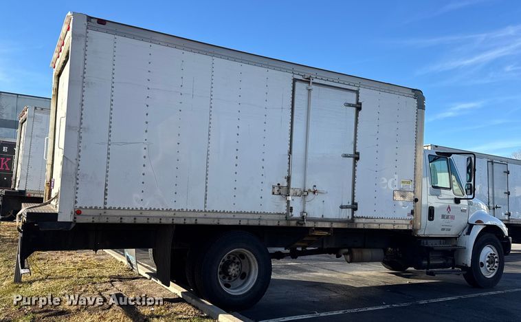 image for item EF2311 2005 International 4300 box truck