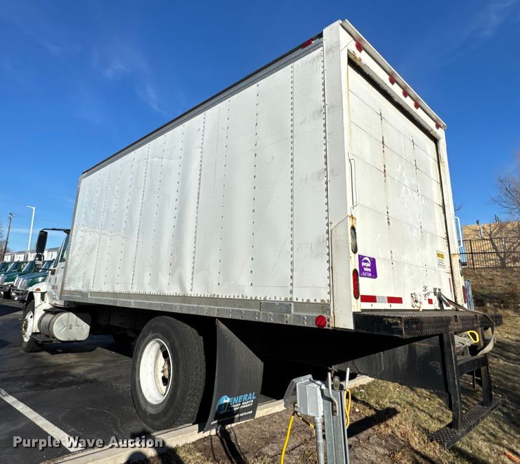 image for item EF2311 2005 International 4300 box truck