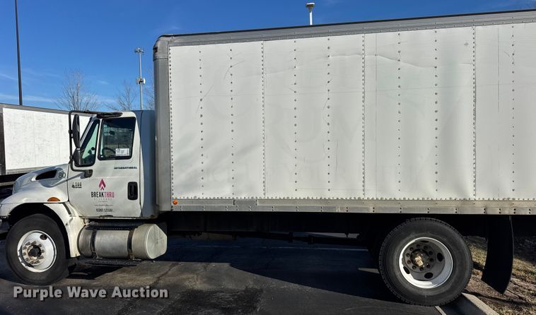 image for item EF2311 2005 International 4300 box truck