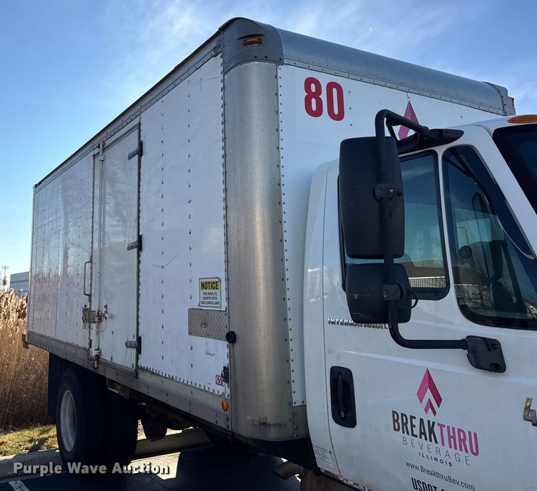 image for item EF2311 2005 International 4300 box truck