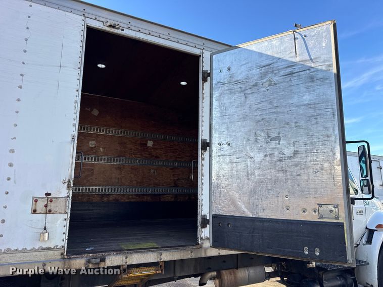 image for item EF2311 2005 International 4300 box truck