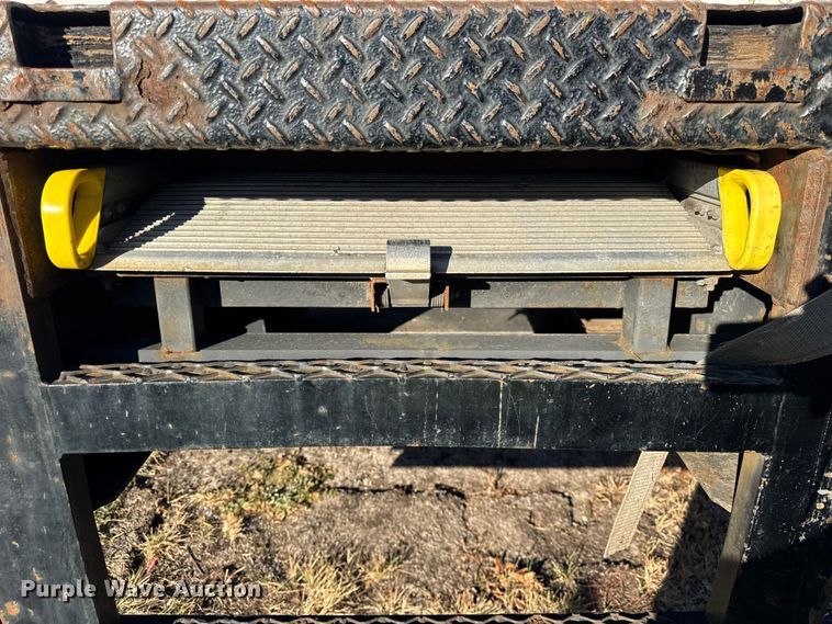 image for item EF2311 2005 International 4300 box truck