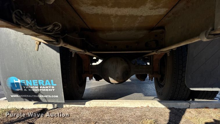 image for item EF2311 2005 International 4300 box truck