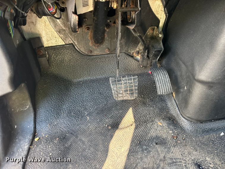 image for item EF2311 2005 International 4300 box truck