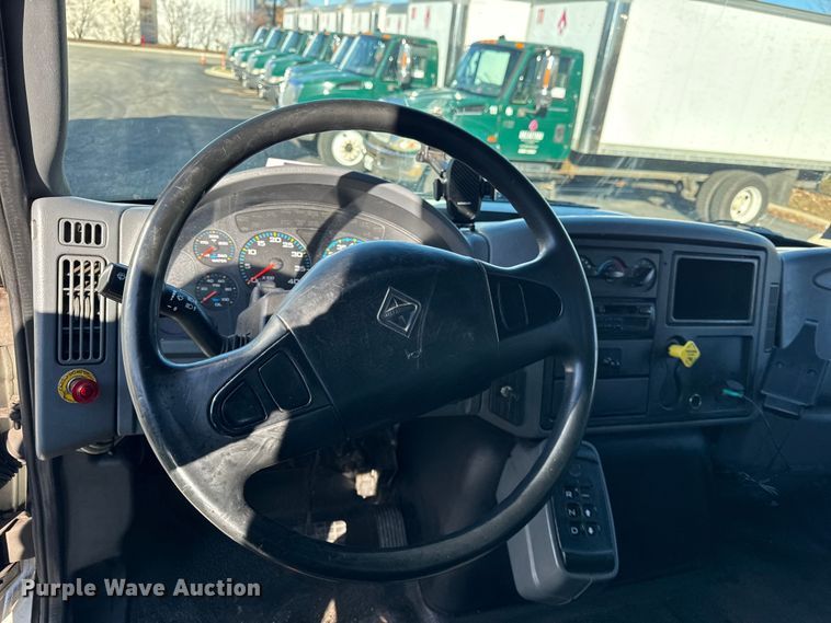 image for item EF2311 2005 International 4300 box truck