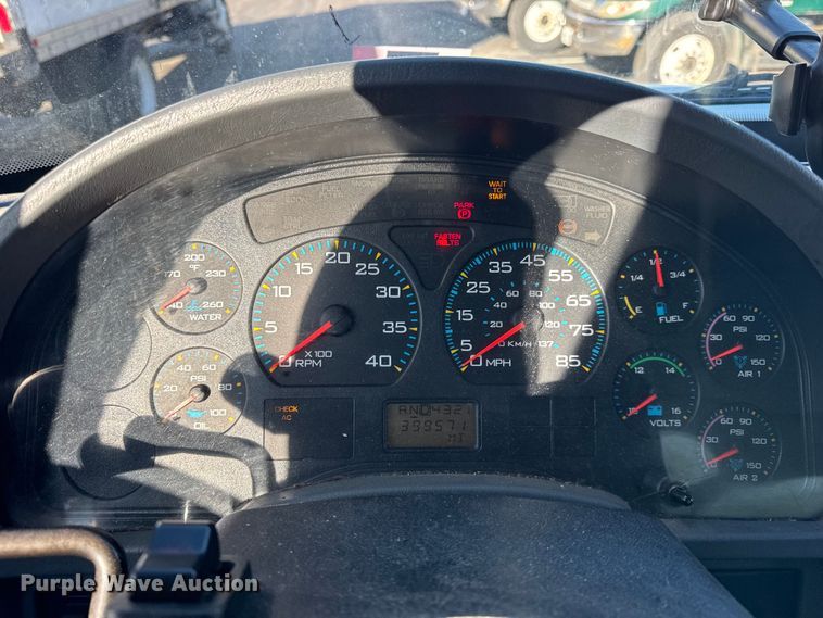 image for item EF2311 2005 International 4300 box truck